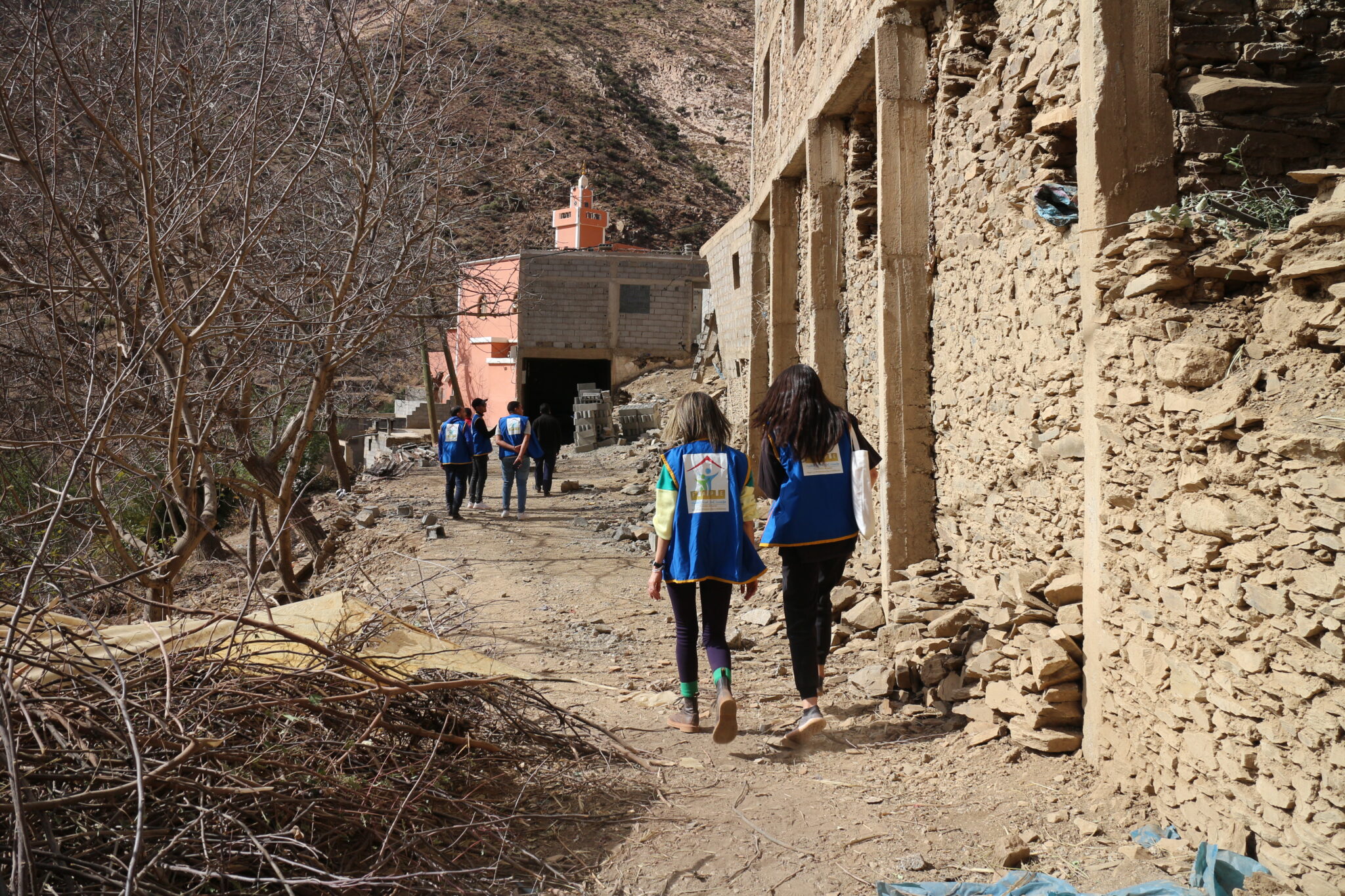 Les equipes de la Fondation Amane et de la Fondation de France dans les villages detruits par le seisme scaled