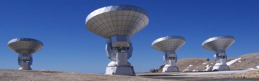 Vue générale des antennes de l’Institut de Radio-Astronomie Millimétrique (IRAM) sur le Plateau du P Fondation CNRS - Centre National de Recherche Scientifique